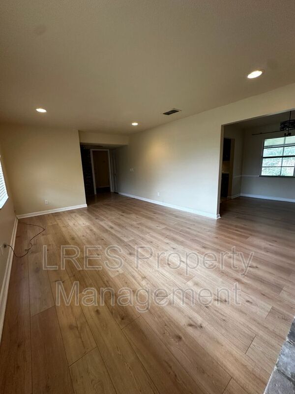 Photo - 2719 Merrie Oaks Rd