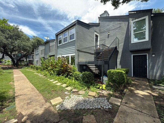 Charming 1 Bedroom Unit in Dallas! - Charming 1 Bedroom House Unit in Dallas!