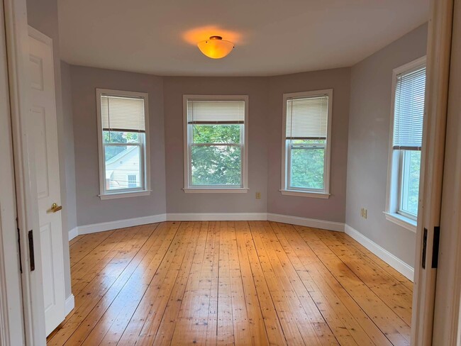 Photo - 575 Summer St