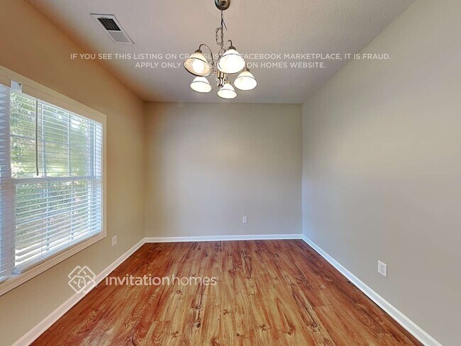 Photo - 5881 Newnan Ct