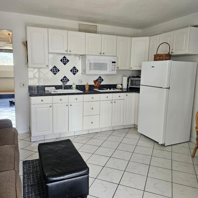 Photo - 2440 Kuhio Ave.