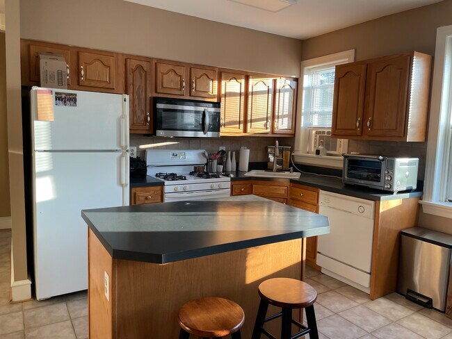 Photo - 212 W Wayne Ave Unit Fully Furnished Apartment