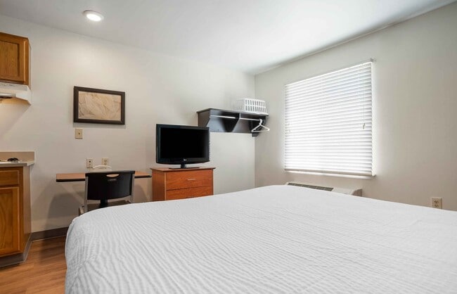 Furnished Studio-Tallahassee - Northwest