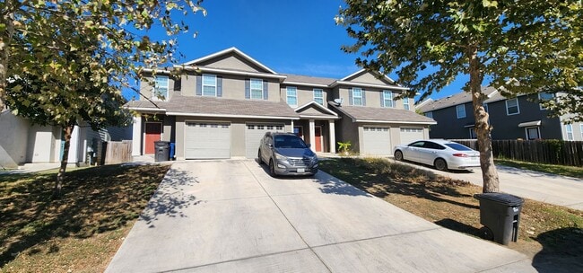 Building Photo - Townhome for rent