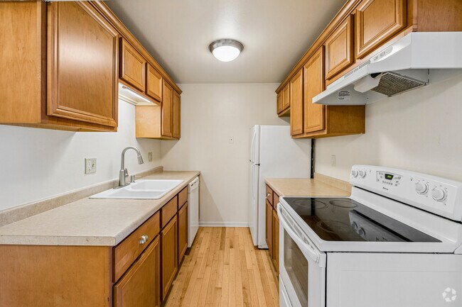 2BR, 1BA - 950SF - Kitchen