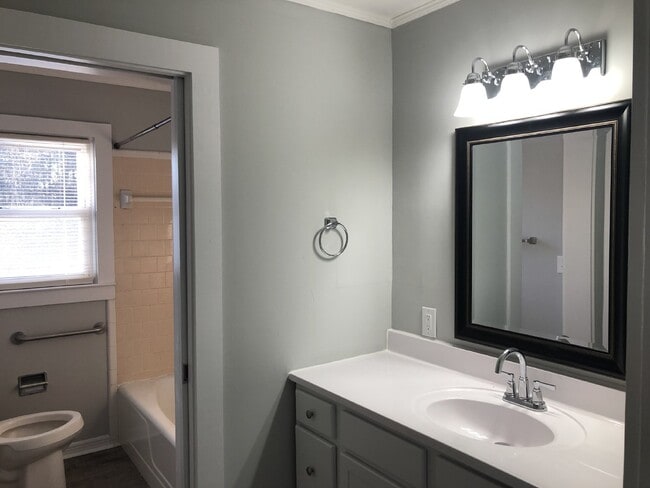 Photo - 1090 Brown Ave