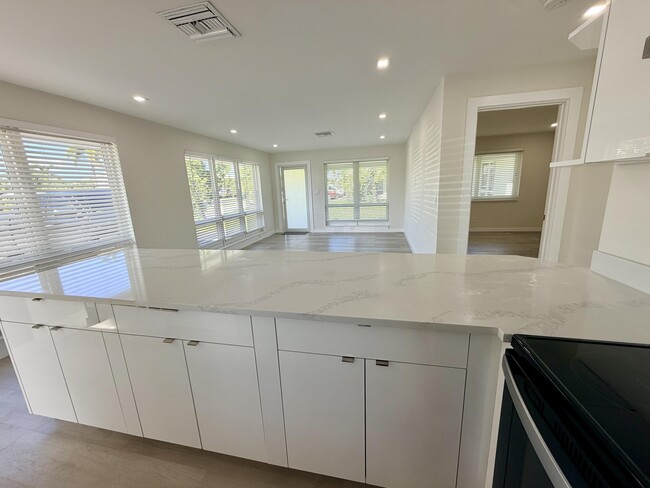 Photo - 2070 NE 56th St Unidad 1