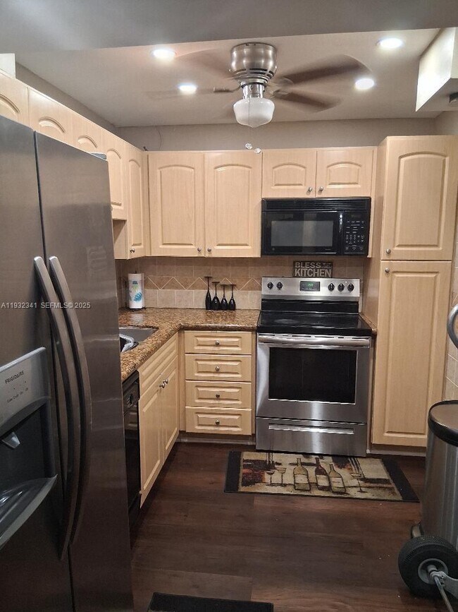 Photo - 1000 St Charles Pl Unidad L2