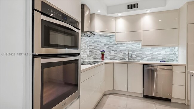 Photo - 300 Bayview Dr Unit 307