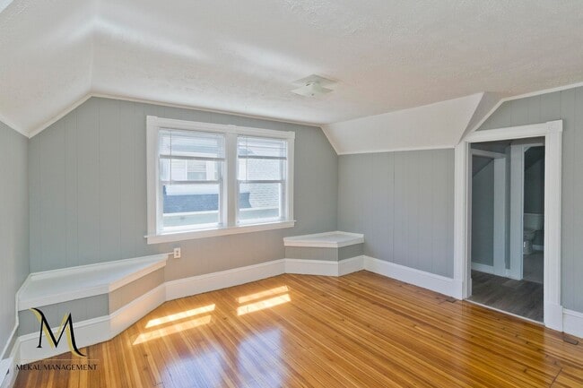Building Photo - 122 Fort Pleasant Ave Unit Third Floor