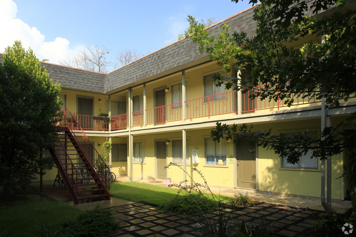 Photo - Carlton Square Apartments