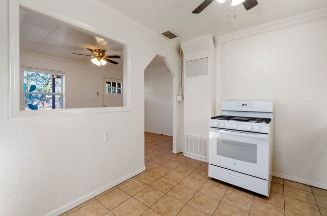 Photo - 3715 E Glenn St Unidad 2