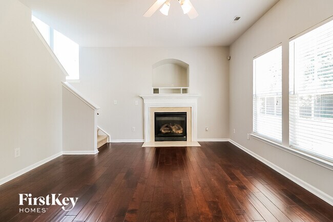 Photo - 3703 Pemberton Way