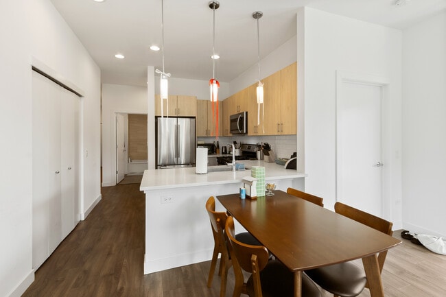 Photo - 1507 N. Western-302 Unidad 302