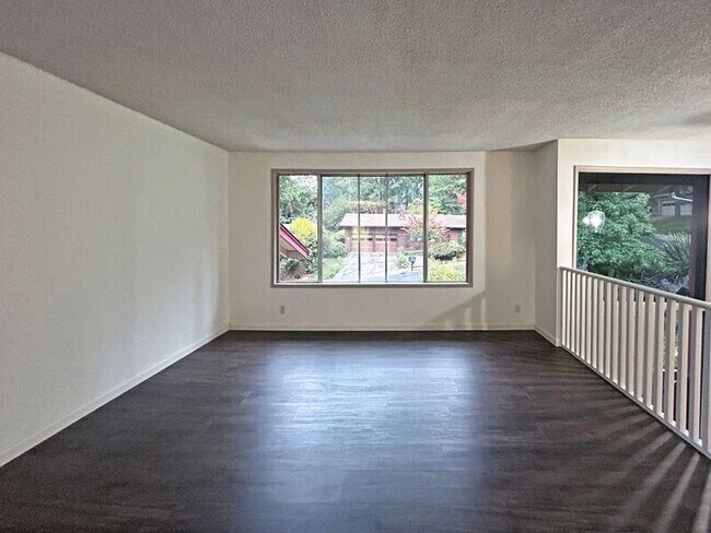 Photo - 505 Empress Ave