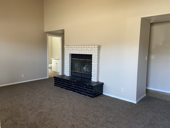 Photo - 1440 W 5th St