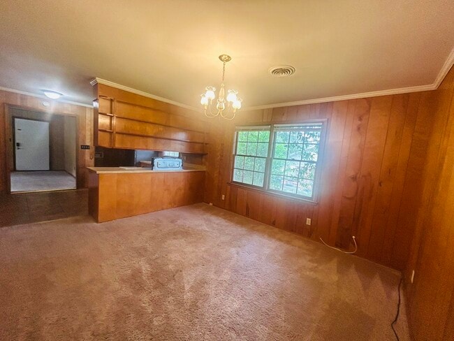 Photo - 905 Eisenhower Dr