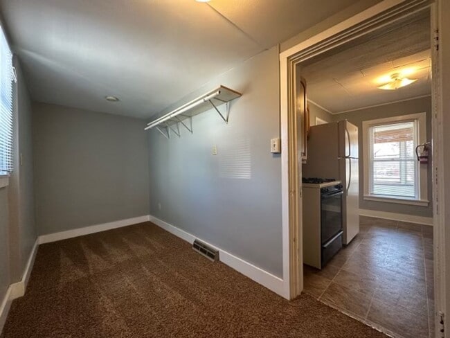 Building Photo - 812 7th Ave S Unit #2
