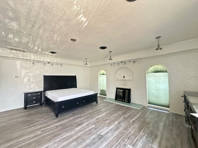 Photo - 5608 McKnight Dr