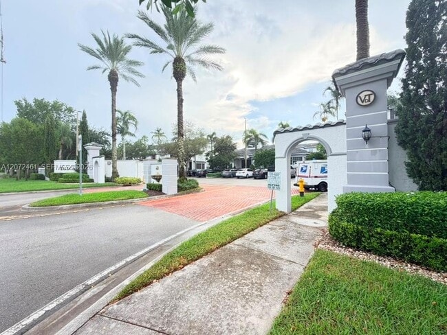 Photo - 701 SW 148th Ave