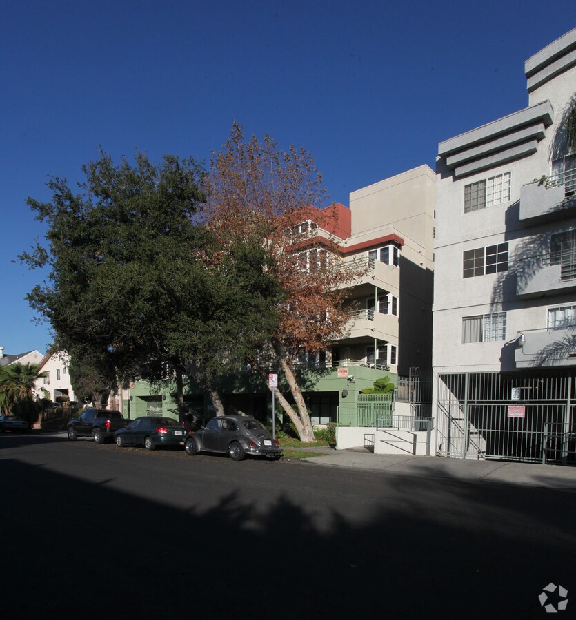 Carlton Way Apartments - Carlton Way Apartments