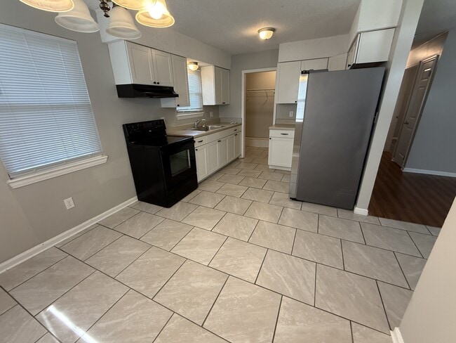 Photo - 4004 Clio Ave