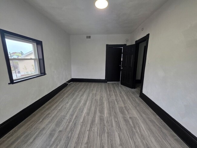 Building Photo - Updated 1 bedroom 1 bath for rent in Arlington!