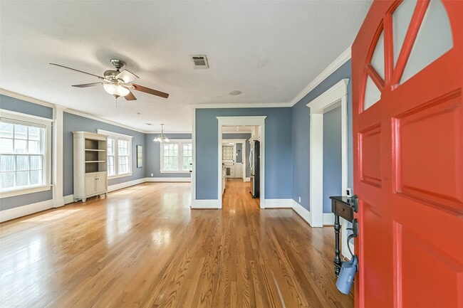 Photo - 424 W 30th St