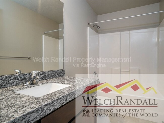 Photo - 2542 Andover St