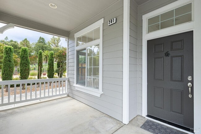 Photo - 201 Spur Ridge Ln