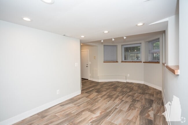 Building Photo - 2326 N Southport Ave Unit G Rental