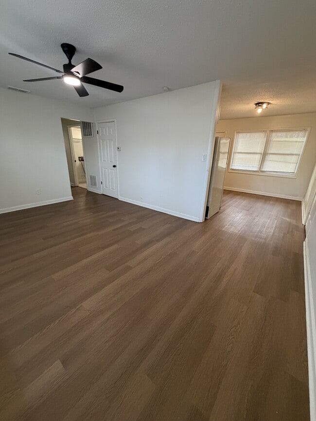 Photo - 11000 Ewing Ave