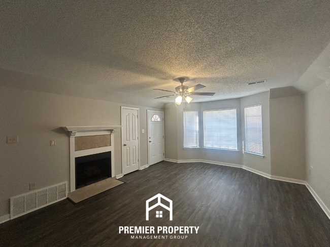 Photo - 7130 Redfern Dr