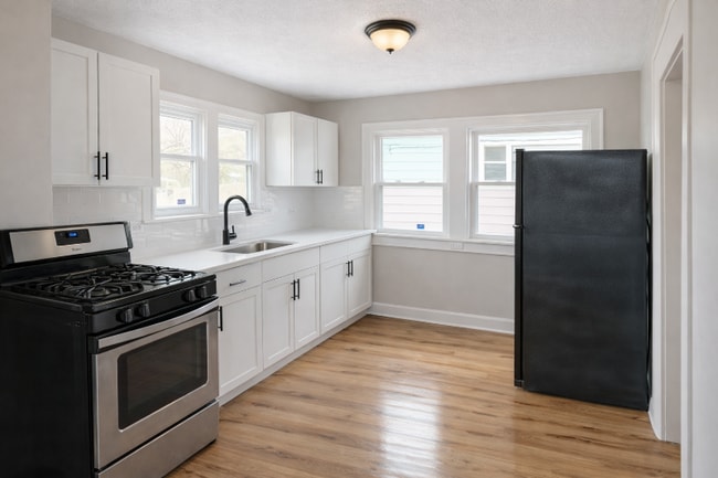 Photo - 3584 Lloyd Rd