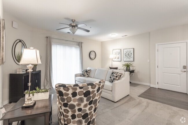 1BR,1BA,-900SF