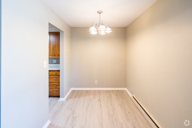 2 habitaciones, 1 baño - 976 pies cuadrados - Comedor - MILLSTONE APARTMENTS