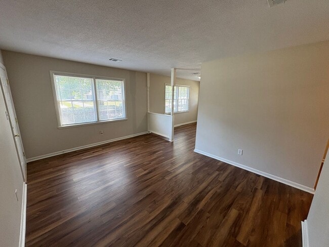 728 Montclair Dr