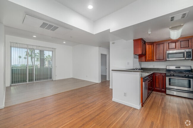 2BR, 2BA - 1,100SF - Living Room