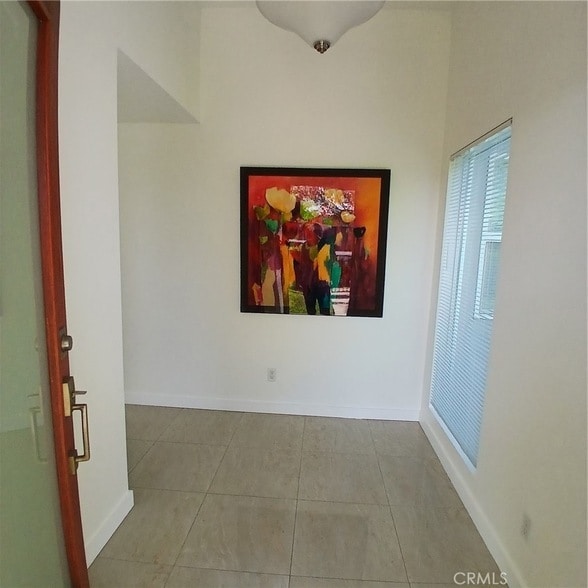 Photo - 16043 San Fernando Mission Blvd