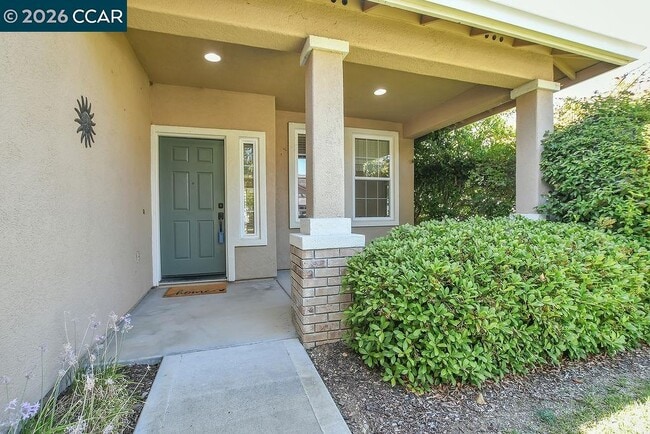 Photo - 567 Quindell Way