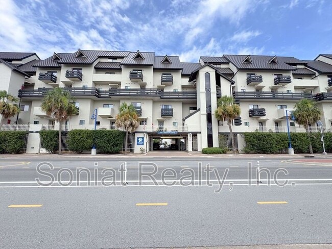 Building Photo - 7300 Lakeshore Dr Unit Apt. 16
