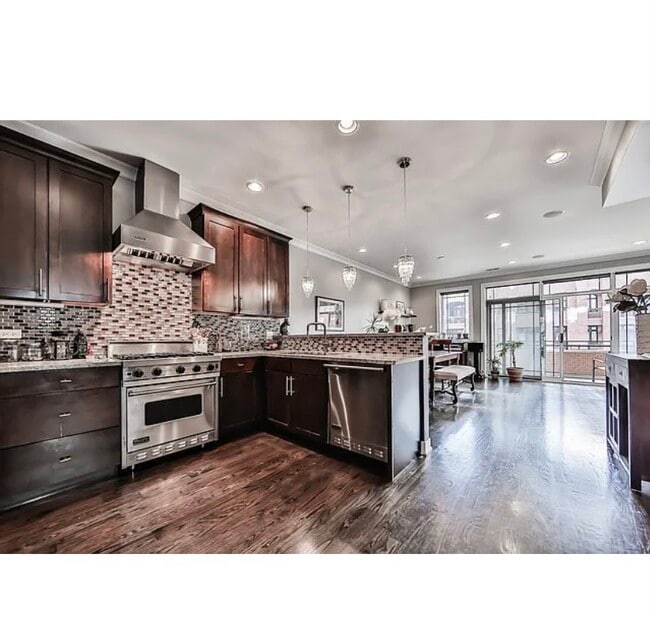 Building Photo - 1412 W Chicago Ave Unit 3