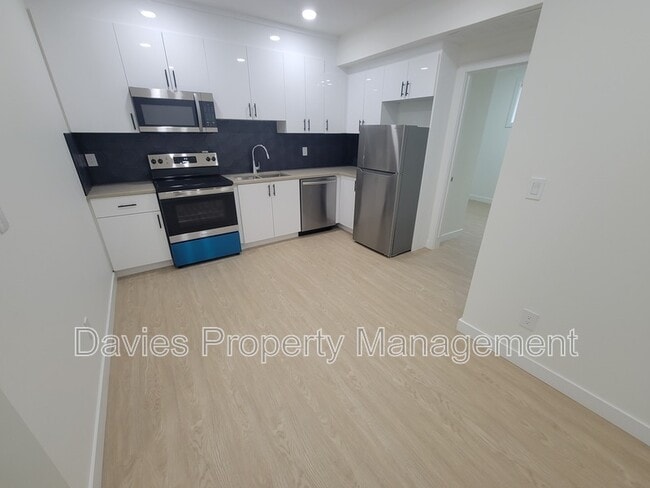 Photo - 20825-2019A 19A Ave NW