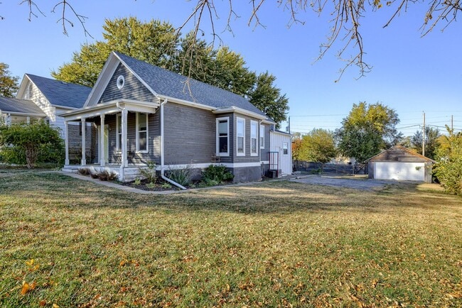 Photo - Charming 2 Bedroom Just Minutes from the Old Market!!