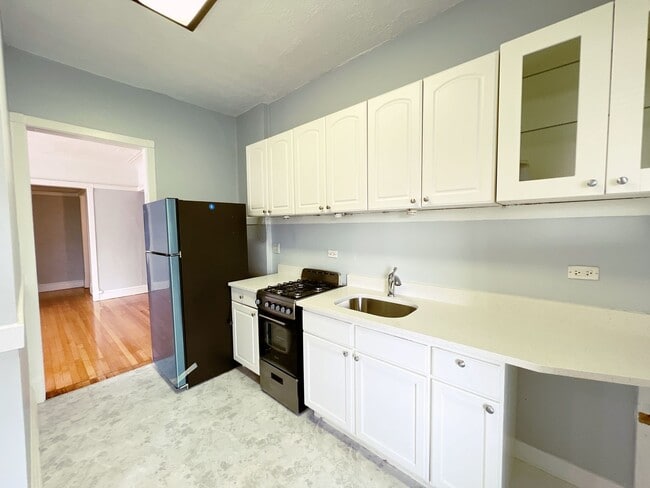 Photo - 817 W Belle Plaine Ave Unit #3R