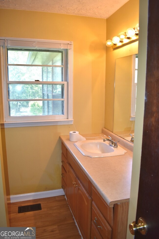 Photo - 148 Upson St