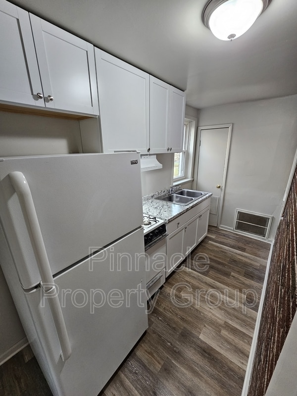 Building Photo - 834 N Leroy St Rental