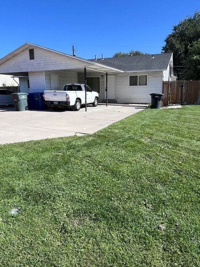 Building Photo - West Valley Duplex Unit 1