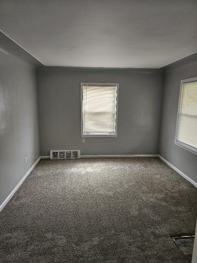 Photo - 3337 Bassett St