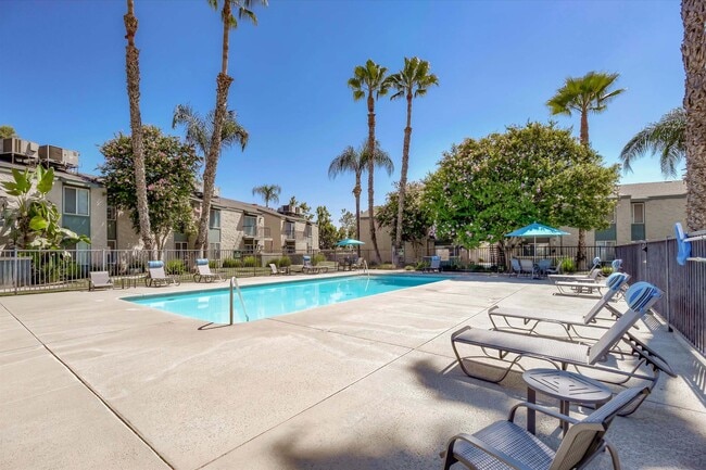 Photo - San Tropez Apartments